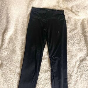 black athletic stretchy leggings
